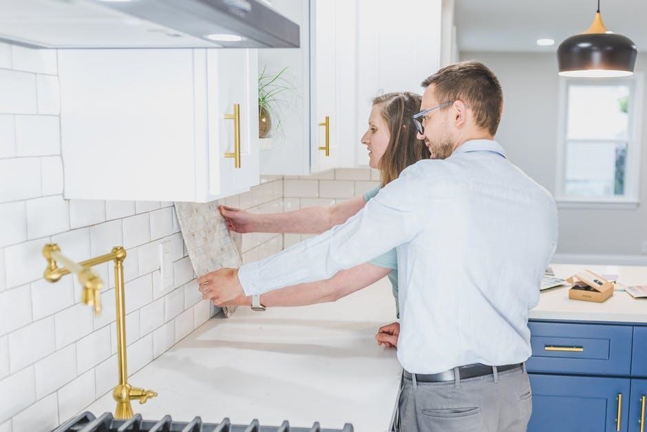A Guide to Farmhouse Kitchen Backsplash Options in 2024
